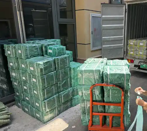 ग्राहक क्याबिनेट हार्डवेयर अर्डर प्याक गरिएको छ र ढुवानीको लागि तयार छ